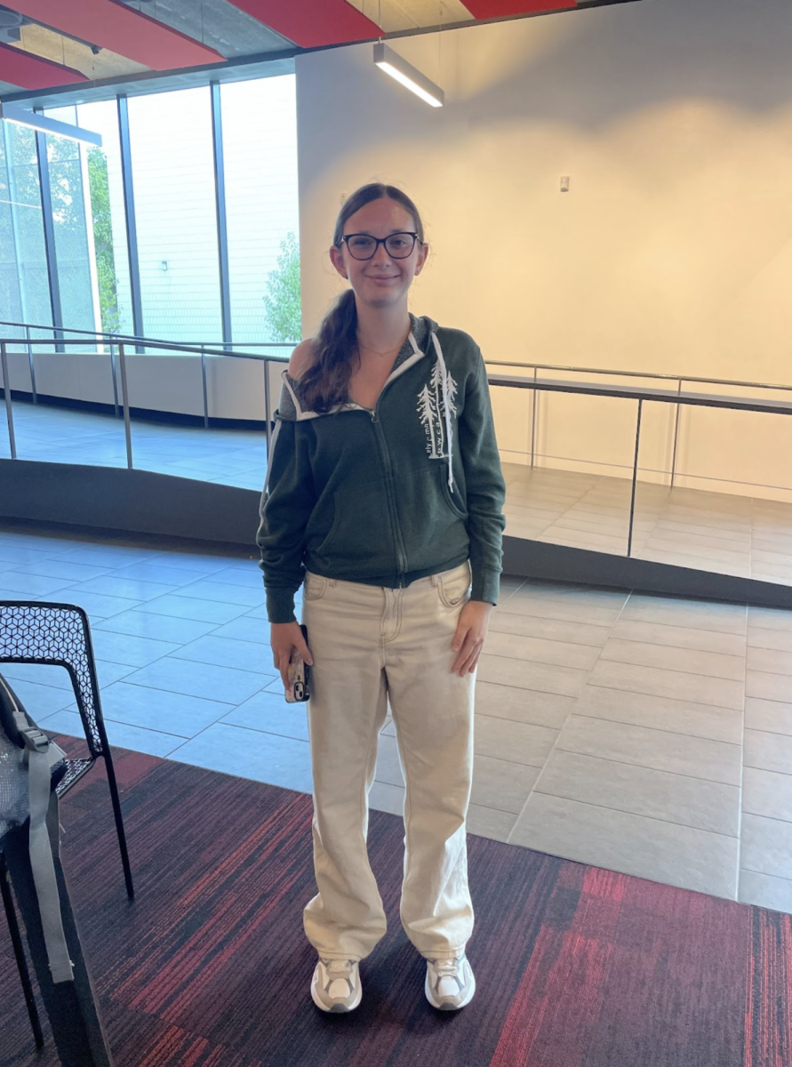 GRADE LEVEL GREEN. Freshman Ellie Camp brought a hint of nature to the ninth grade, sporting a forest green sweatshirt accented with white pine trees. White jeans and shoes further highlighted its design. Many students experiencing their first Homecoming showed up in the fan-favorite color on Tuesday.